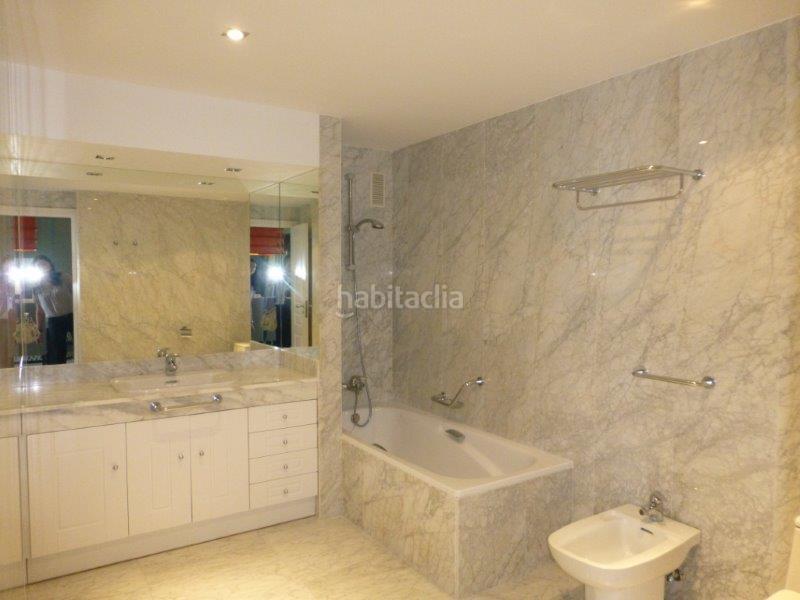 Foto 0ea70019-514c-4eec-810b-f343a490daff. Penthouse with parking pool in Puerto Banús Marbella