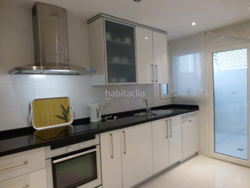 Foto 544b448a-d4ea-43e4-9116-80cbc1246b8c. Penthouse with parking pool in Puerto Banús Marbella