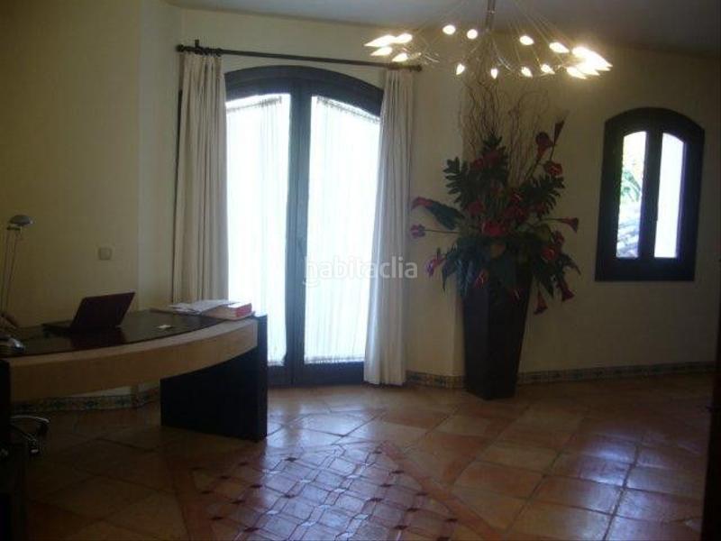 Foto 734478ec-eabb-4507-ac26-4859be2a0a82. Location maison avec parking piscine dans Puente Romano Marbella