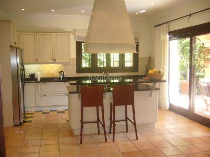 Foto acd525a4-a3cd-4257-8f2d-59c08a9fe1e9. Location maison avec parking piscine dans Puente Romano Marbella