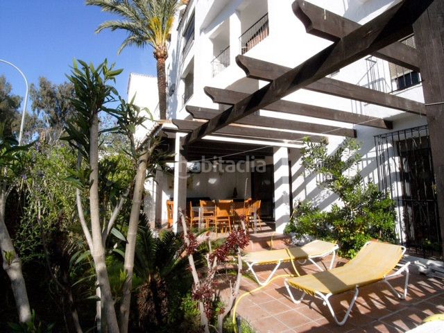 Foto 1e930018-8faf-4858-8df0-70453a0a1ec9. Lloguer planta baixa amb calefacció aparcament piscina a Marbella