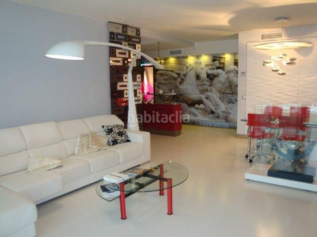 Foto f246e73a-cdd1-46cb-bfab-eafe85ce54cb. Lloguer àtic amb aparcament a Puerto Banús Marbella