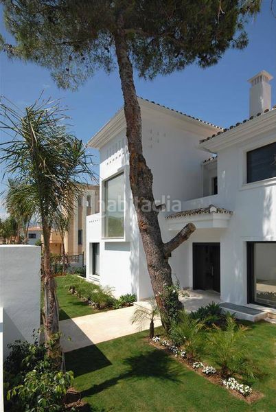 Foto 40daab98-17a7-41dc-b55d-eb094371cdf5. Lloguer casa amb aparcament piscina a Puerto Banús Marbella