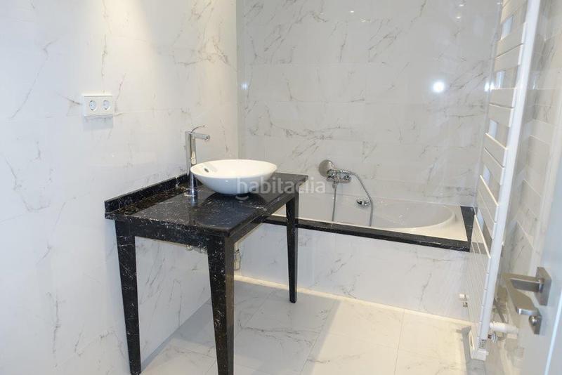 Foto 7bcc56a5-76a6-4dd6-87b3-ae879107d353. Àtic amb aparcament piscina a Puerto Banús Marbella