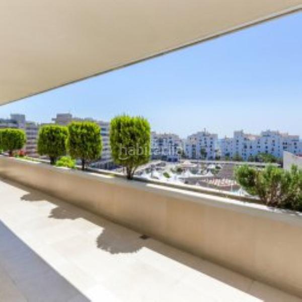 Foto c5b64784-bce3-491f-95cf-4dda9c3b152e. Attico con parcheggio piscina in Puerto Banús Marbella