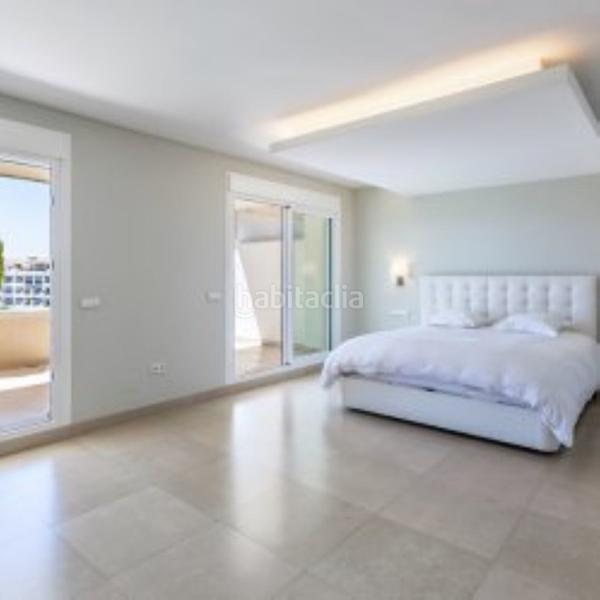 Foto a6558c72-cbe7-42bc-b9de-55fd6f1f480c. Attique avec parking piscine dans Puerto Banús Marbella