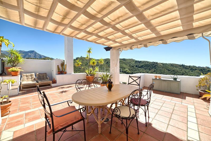 Foto 0bd6b543-a146-45a6-bf90-1fe17be3d002. Àtic amb aparcament piscina a Benahavís pueblo Benahavís