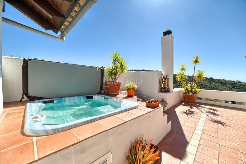 Foto 4ce269a0-91ca-4bfc-854b-0b181cab2e61. Àtic amb aparcament piscina a Benahavís pueblo Benahavís