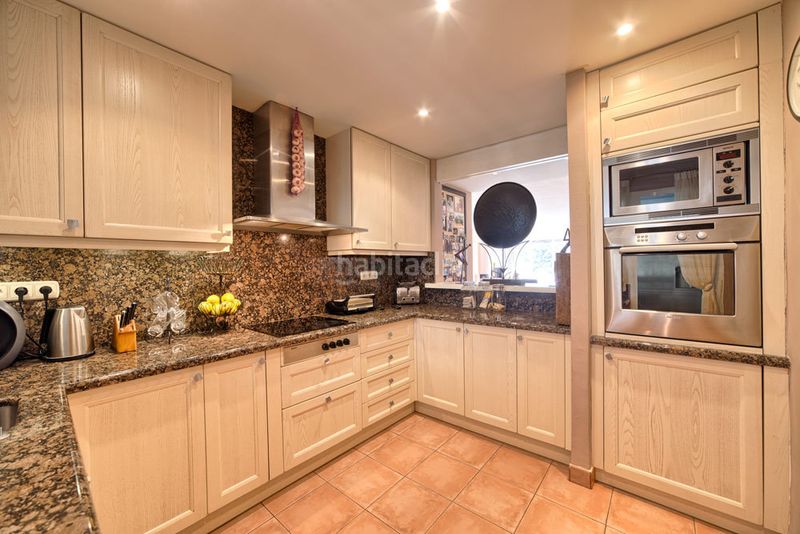 Foto 5028a258-2700-4e43-9580-4b827dba891f. Àtic amb aparcament piscina a Benahavís pueblo Benahavís