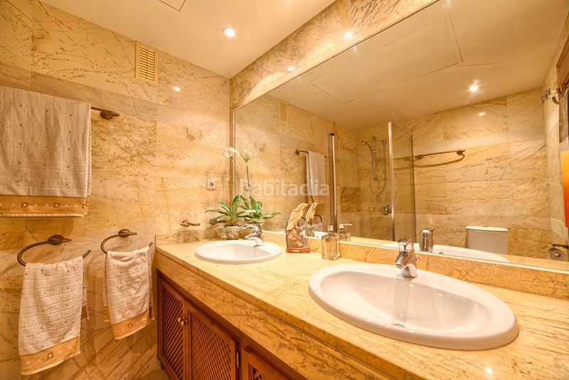 Foto 580890c6-01f6-403d-b924-87362d9dc4a1. Àtic amb aparcament piscina a Benahavís pueblo Benahavís