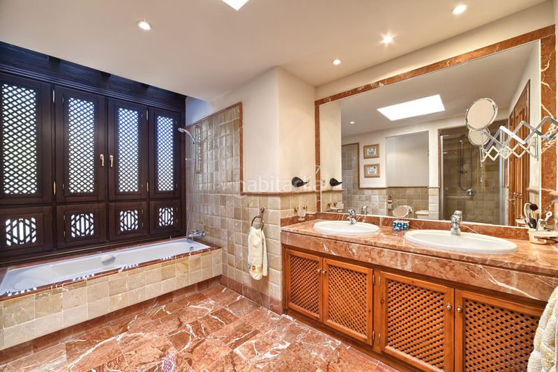 Foto d3f1d000-6748-468b-b434-294ddb1303f3. Àtic amb aparcament piscina a Benahavís pueblo Benahavís