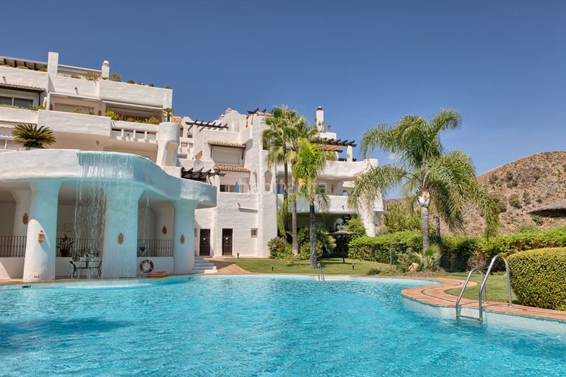 Foto e4c97f10-0fb2-473b-82fb-465eb770af89. Àtic amb aparcament piscina a Benahavís pueblo Benahavís