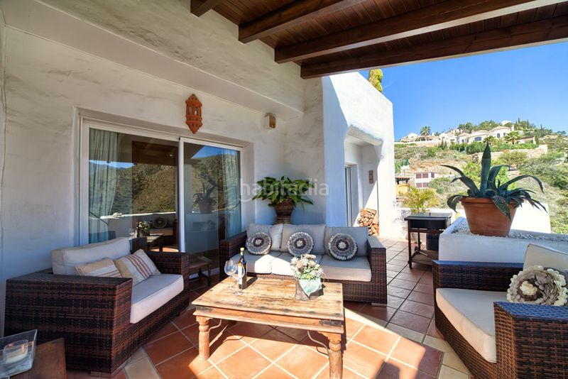 Foto ed8ed9ae-4f02-4a53-a164-c533a61db98d. Àtic amb aparcament piscina a Benahavís pueblo Benahavís