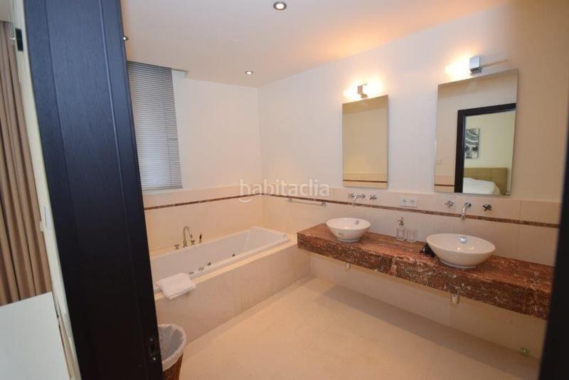 Foto a4294798-372a-4a15-8fe0-0a4d2fbc8a36. Lloguer casa adossada amb aparcament piscina a Sierra Blanca Marbella