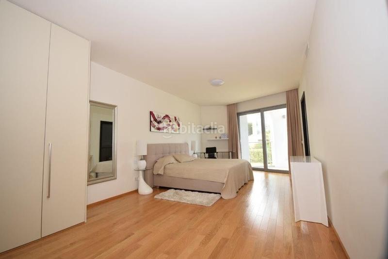 Foto ac99a47d-782b-4b2a-84e1-b2b5f657e098. Lloguer casa adossada amb aparcament piscina a Sierra Blanca Marbella