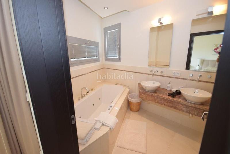 Foto b6aed08c-24ad-4226-8d25-163ae8e2cf0b. Lloguer casa adossada amb aparcament piscina a Sierra Blanca Marbella