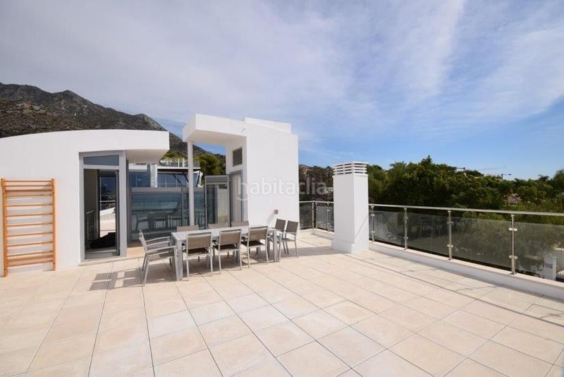 Foto ab8cacb8-c296-4ebc-ba3f-8eb4c9d7c545. Location maison jumelée avec parking piscine dans Sierra Blanca Marbella