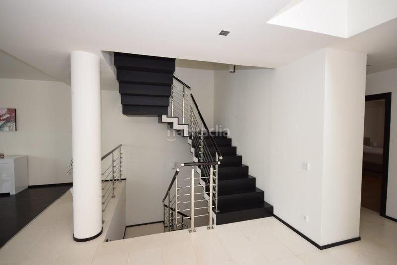 Foto e6e981cf-1e3b-469f-92bf-5a35e5a761c0. Location maison jumelée avec parking piscine dans Sierra Blanca Marbella