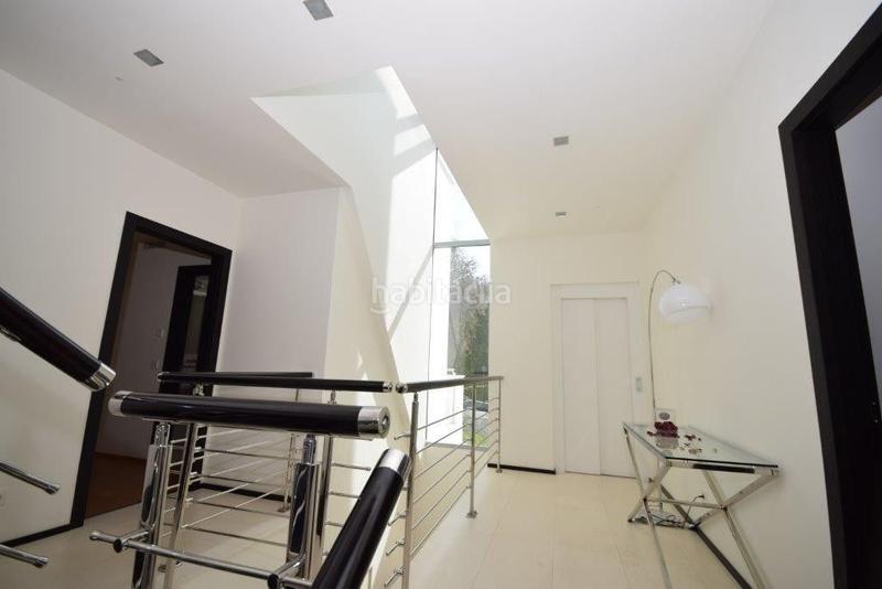 Foto ef083249-e25a-4f2b-a2d8-c25c354d14db. Location maison jumelée avec parking piscine dans Sierra Blanca Marbella