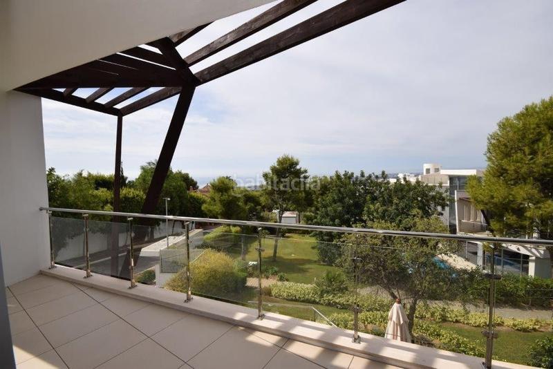 Foto f695e0e1-185e-49b3-a049-ed10b0d385f0. Location maison jumelée avec parking piscine dans Sierra Blanca Marbella