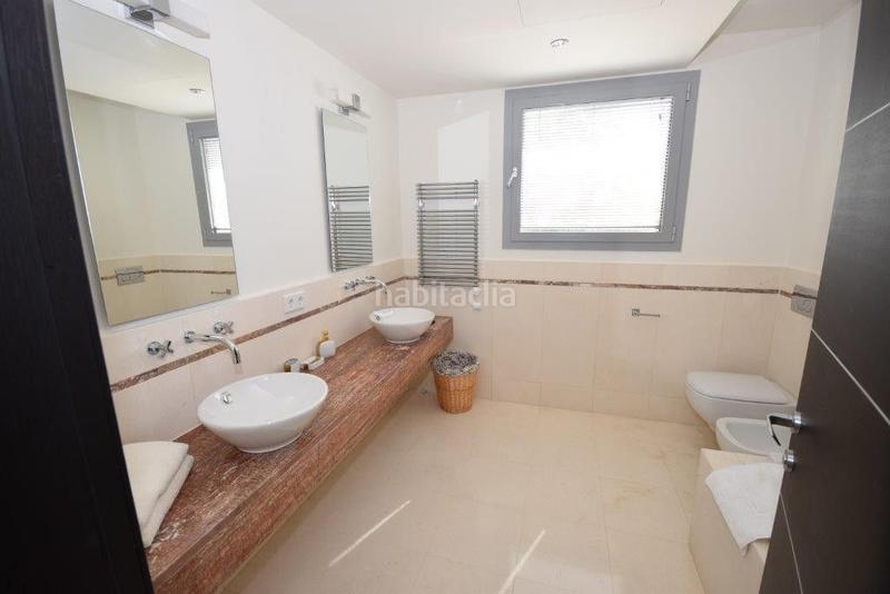 Foto efceb1e9-ab4c-4186-9683-e19f65b2fbc1. Miete reihenhaus mit parking pool in Sierra Blanca Marbella