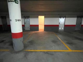 Aparcament cotxe en Baraain. Garaje y trastero en plaza sauces de baraain