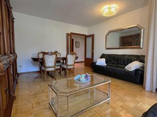 Appartamento  Calle de irunlarrea. Interesante vivienda cerca del complejo hospitalario y al lado d