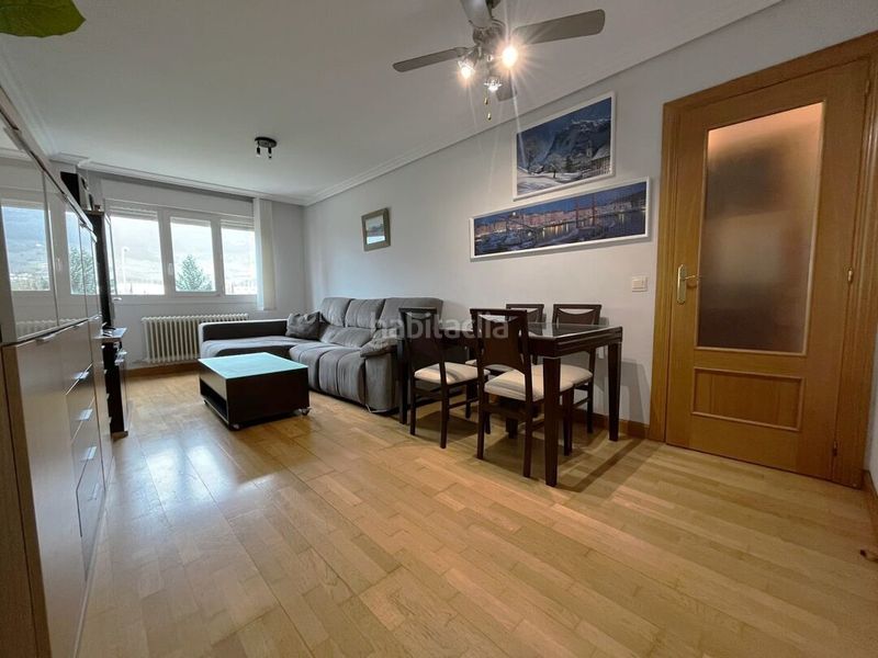 Foto f3c454c9-9b2c-483b-a783-a96bfb30e8b2. Pis amb calefacció aparcament a Rochapea Pamplona / Iruña