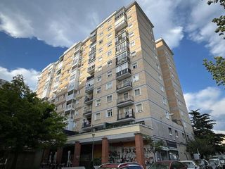 Piso en San Jorge. Luminosa vivienda en la avenida navarra de san jorge. buena ubic