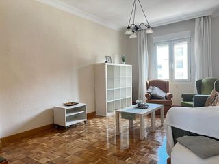 Etagenwohnung in Milagrosa. Luminoso piso exterior de 89m junto al ii ensanche, con ascensor