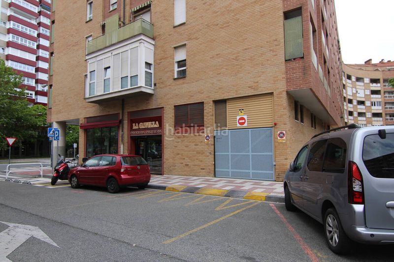 Foto f4215bb3-d8ca-4ce5-bdfd-93c7c57e197d. Aparcament cotxe a Echavacóiz Pamplona / Iruña