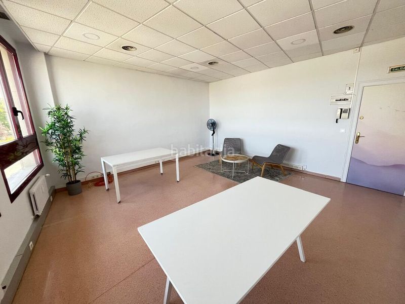 Foto ef612072-3d07-4dcb-ae8d-a3deed208277. Location bureau dans Barañáin / Barañain