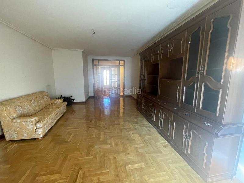 Foto d43b93b5-bce0-4ba8-9bd8-e785fd227864. Pis amb calefacció aparcament a San Adrián Logroño
