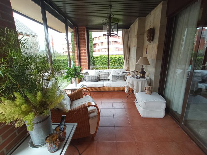 Foto 15001f22-b7fd-4fb5-a477-dd194a118ac3. Casa aparellada amb calefacció aparcament piscina a Logroño