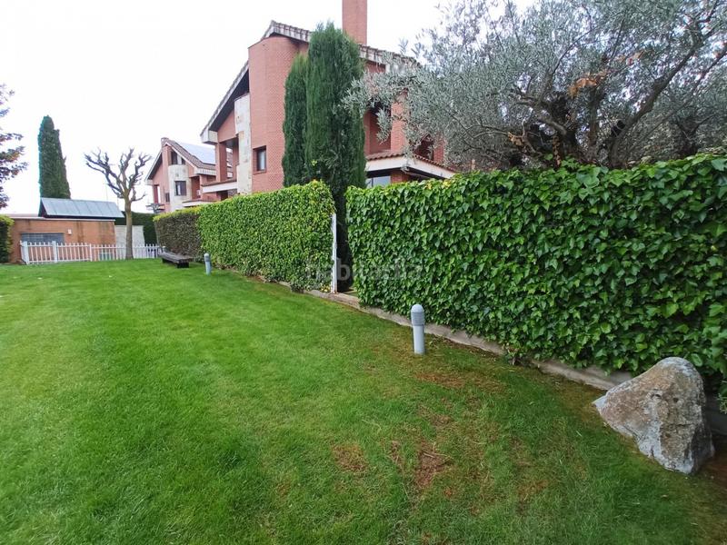 Foto cd25f89b-2227-4a70-bc2c-7ca3e1b5034c. Casa aparellada amb calefacció aparcament piscina a Logroño