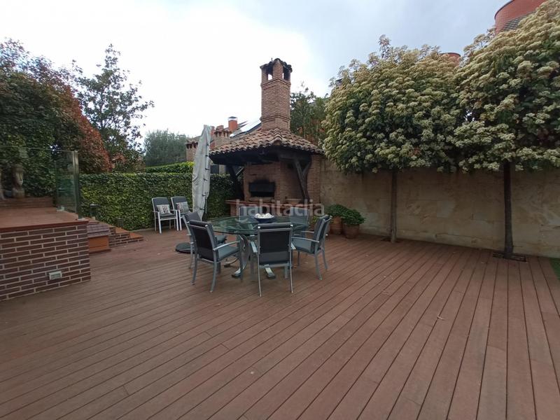 Foto df832bdd-9a84-4bf4-b6b3-6e514cca1f8b. Casa aparellada amb calefacció aparcament piscina a Logroño