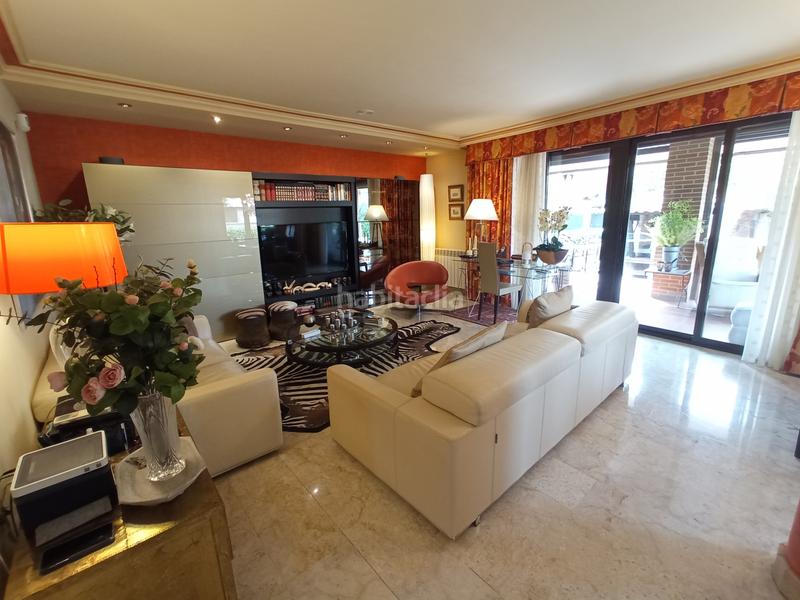 Foto e8ee926f-04e8-40ab-b09f-23ccd389693d. Casa aparellada amb calefacció aparcament piscina a Logroño