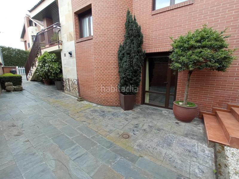 Foto f3e38797-bc0d-4e94-ba5e-dcb0db98ca1b. Casa aparellada amb calefacció aparcament piscina a Logroño