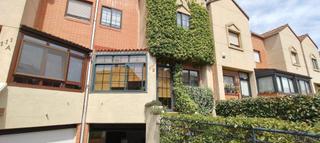 Maison jumelée à Avenida Madrid. Ocasion adosado impecable en los abetos con atico y merendero ac