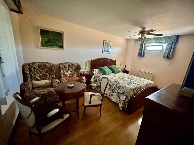 Foto ad5ebc62-e3e8-4dd0-b353-7332a0a6e301. Casa adossada amb xemeneia calefacció a Baños de Río Tobía