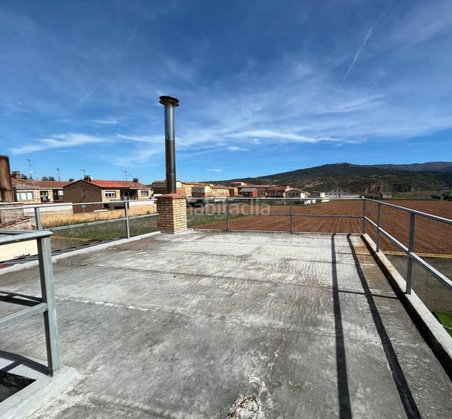 Foto da1cc2a8-03eb-4d39-b30b-1f6dbd6687c7. Casa adossada amb xemeneia calefacció a Baños de Río Tobía