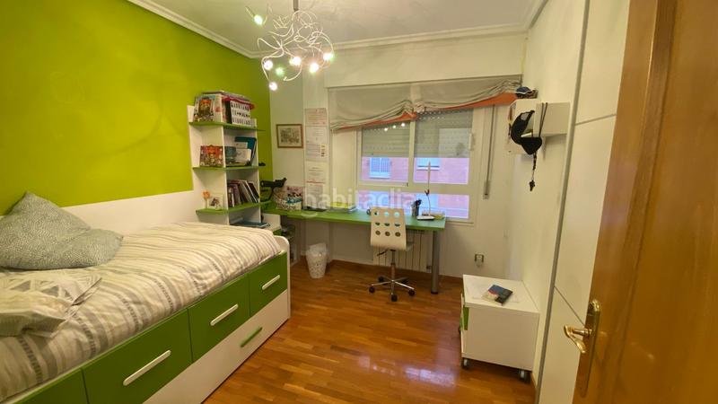 Foto 5b1a62a5-77b8-4842-a229-b1accd3c939e. Piso parque san miguel 4 habitaciones 2 baños garaje trastero exterior en Logroño