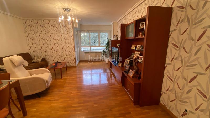 Foto d7207806-d9ba-4f61-becc-91daae7ee337. Piso parque san miguel 4 habitaciones 2 baños garaje trastero exterior en Logroño