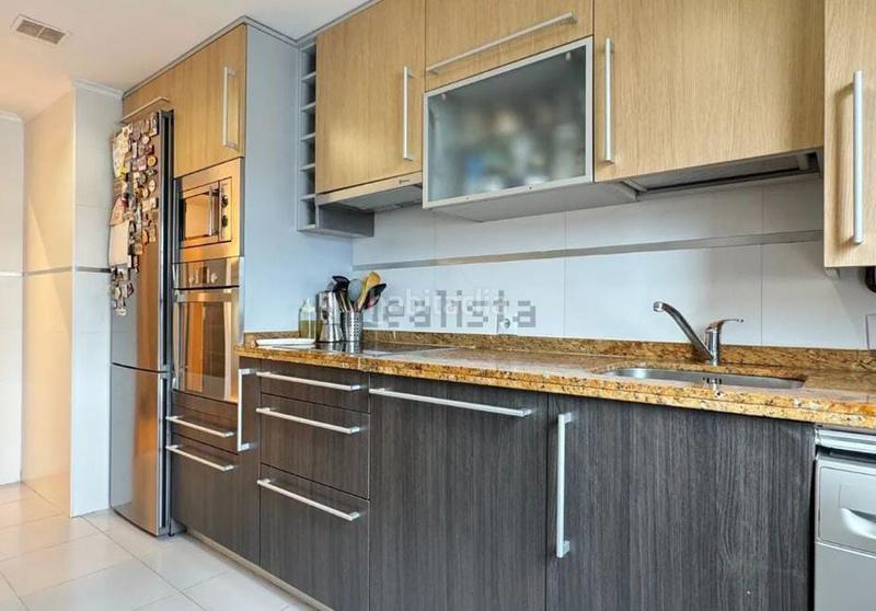 Foto 17030a3c-f3e5-40c4-aae2-8a98e47f0ac5. Piso ocasion y novedad en el paseo del prior 3 habitaciones 2 baños garaje trastero terraza 42 m2 en Logroño