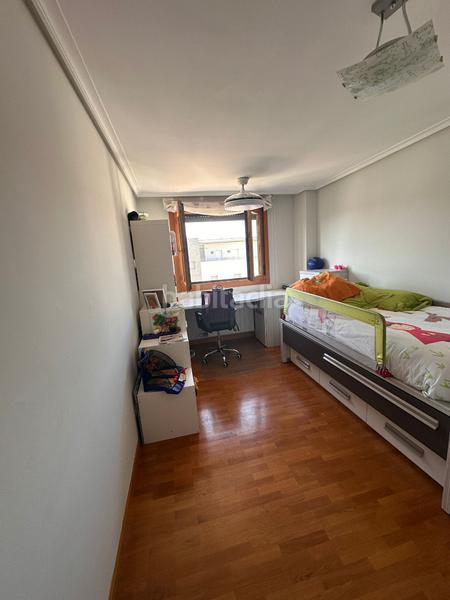 Foto 94cd32c7-5cb2-4dac-ab5c-5cd21e7b08b9. Piso ocasion y novedad en el paseo del prior 3 habitaciones 2 baños garaje trastero terraza 42 m2 en Logroño
