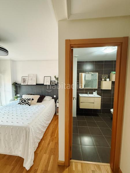 Foto 24fa6bc7-1df3-441f-985a-1426c54d38e8. Piso ocasion y novedad en la zona de las norias-campillo 3 habitaciones 2 baños trastero 2 garajes en Logroño