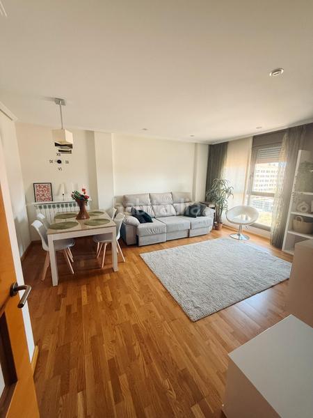 Foto 335b6a05-0f1a-47b9-a6c3-e76a0a970b82. Piso ocasion y novedad en la zona de las norias-campillo 3 habitaciones 2 baños trastero 2 garajes en Logroño