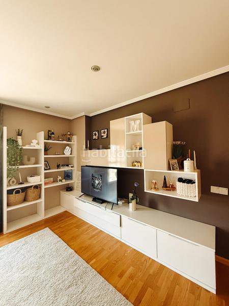 Foto a2a94511-9c15-487c-ba37-7aedf01ec538. Piso ocasion y novedad en la zona de las norias-campillo 3 habitaciones 2 baños trastero 2 garajes en Logroño