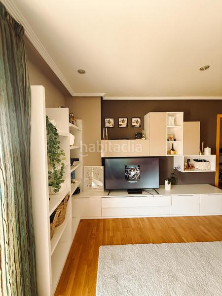 Foto a3fc846e-ef72-492c-9ee1-9fbc5966ea63. Piso ocasion y novedad en la zona de las norias-campillo 3 habitaciones 2 baños trastero 2 garajes en Logroño