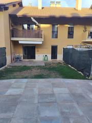 Rez-de-chaussée à Sojuela. Ocasión. bajo con jardín en sojuela